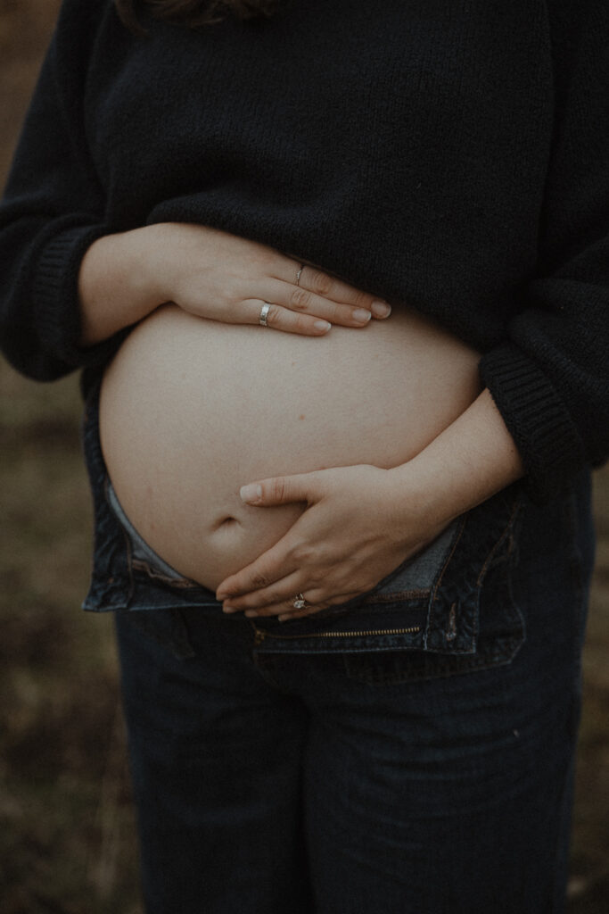 Moody Maternity Photos Okanagan By Kayla Bowie