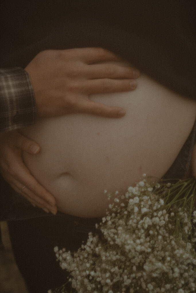 Moody Maternity Photos Okanagan By Kayla Bowie